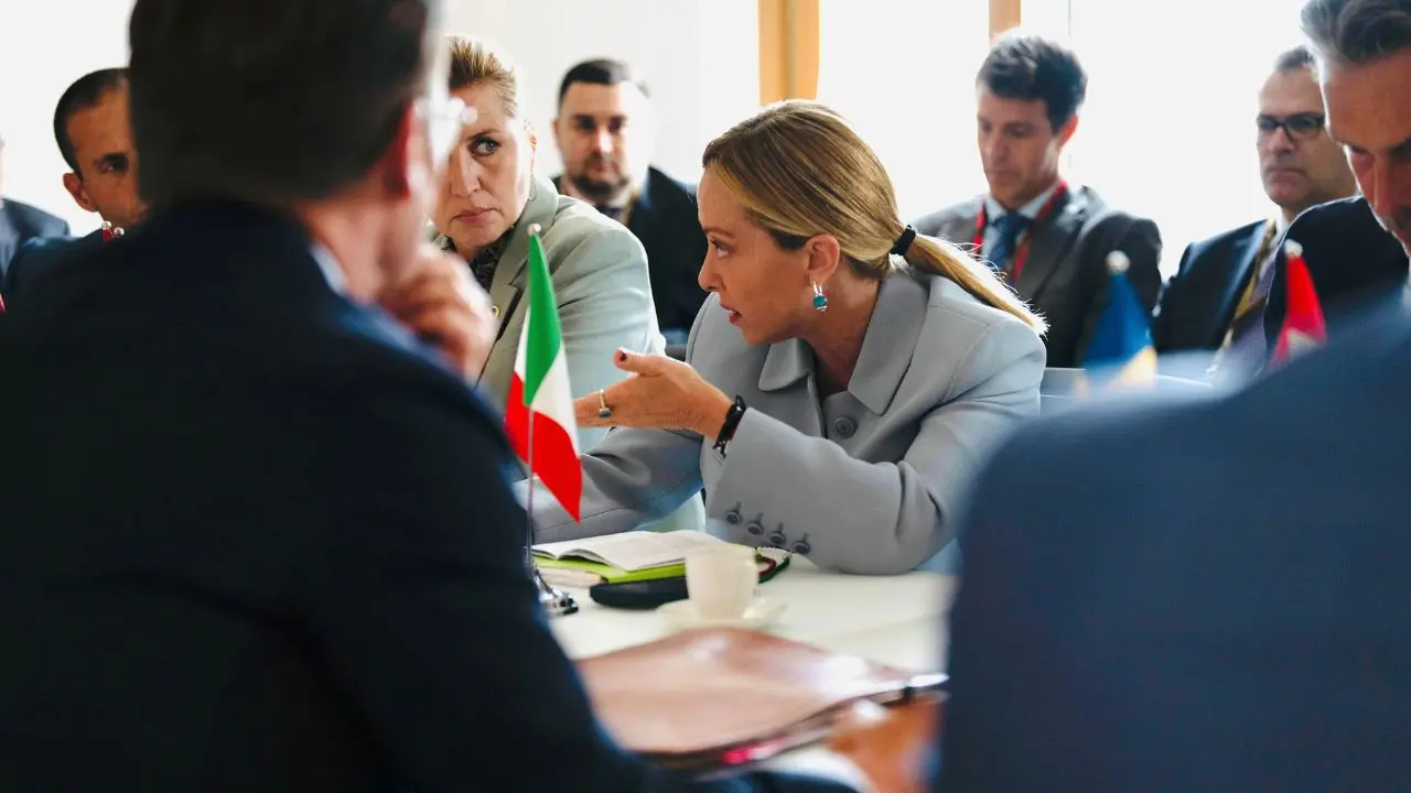Caro carburante: il Governo congela le accise mobili in attesa dell’ok di Bruxelles ai 14 miliardi per la spesa energetica\n