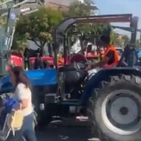 San Marco Argentano, protesta alla Rotonda Scalo: agricoltori e territorio contro il caro carburante –\u00A0VIDEO\n