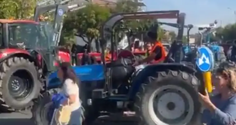 San Marco Argentano, protesta alla Rotonda Scalo: agricoltori e territorio contro il caro carburante –\u00A0VIDEO\n