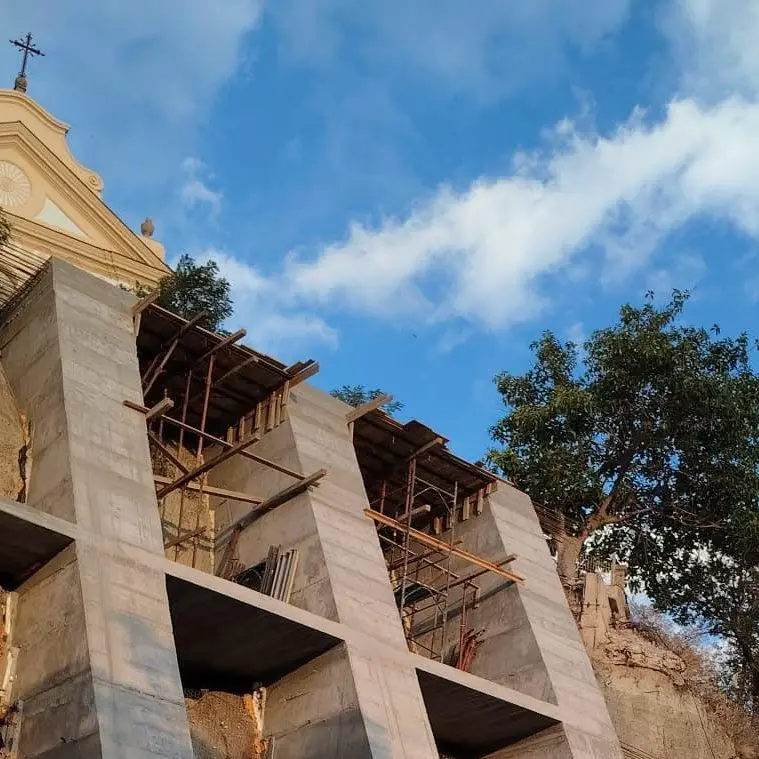 Caulonia, cede la struttura al cantiere della frana a Maietta: per i tecnici non si può collaudare\n