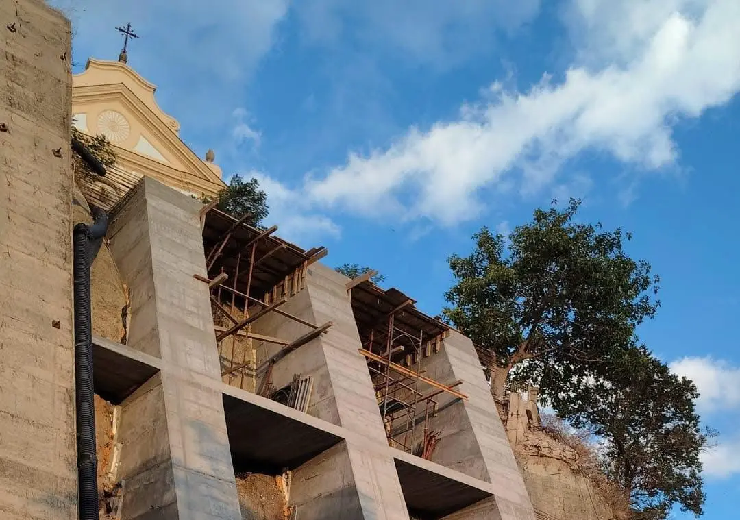 Caulonia, cede la struttura al cantiere della frana a Maietta: per i tecnici non si può collaudare\n