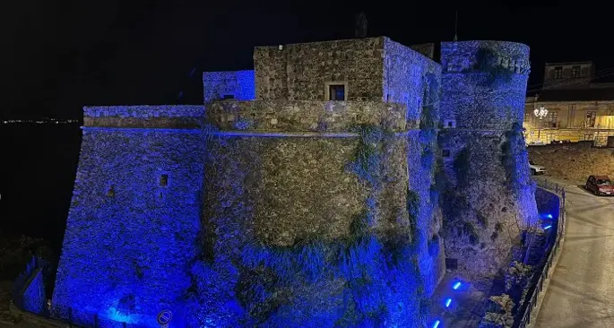 Sindrome X fragile, il 10 ottobre il castello Murat di Pizzo si illumina di blu\n
