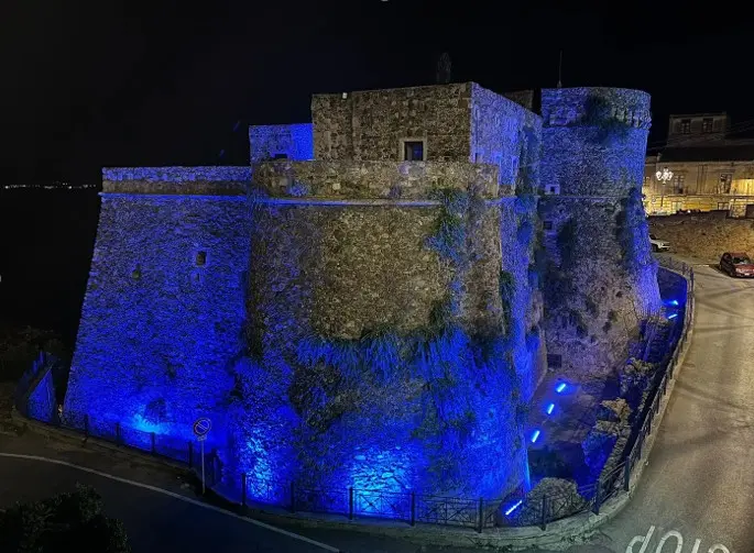 Sindrome X fragile, il 10 ottobre il castello Murat di Pizzo si illumina di blu\n