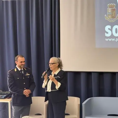 Cyberbullismo e violenza online, oltre 200 studenti incontrano la Polizia Postale a Castrolibero\n