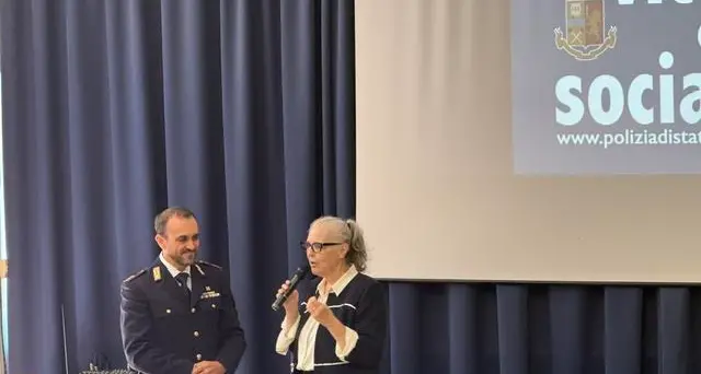 Cyberbullismo e violenza online, oltre 200 studenti incontrano la Polizia Postale a Castrolibero\n