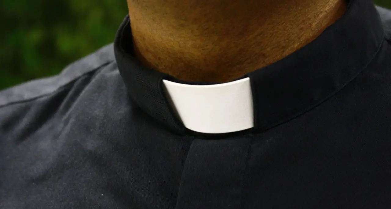 Sacerdote reggino arrestato per maltrattamenti, è ai domiciliari\n