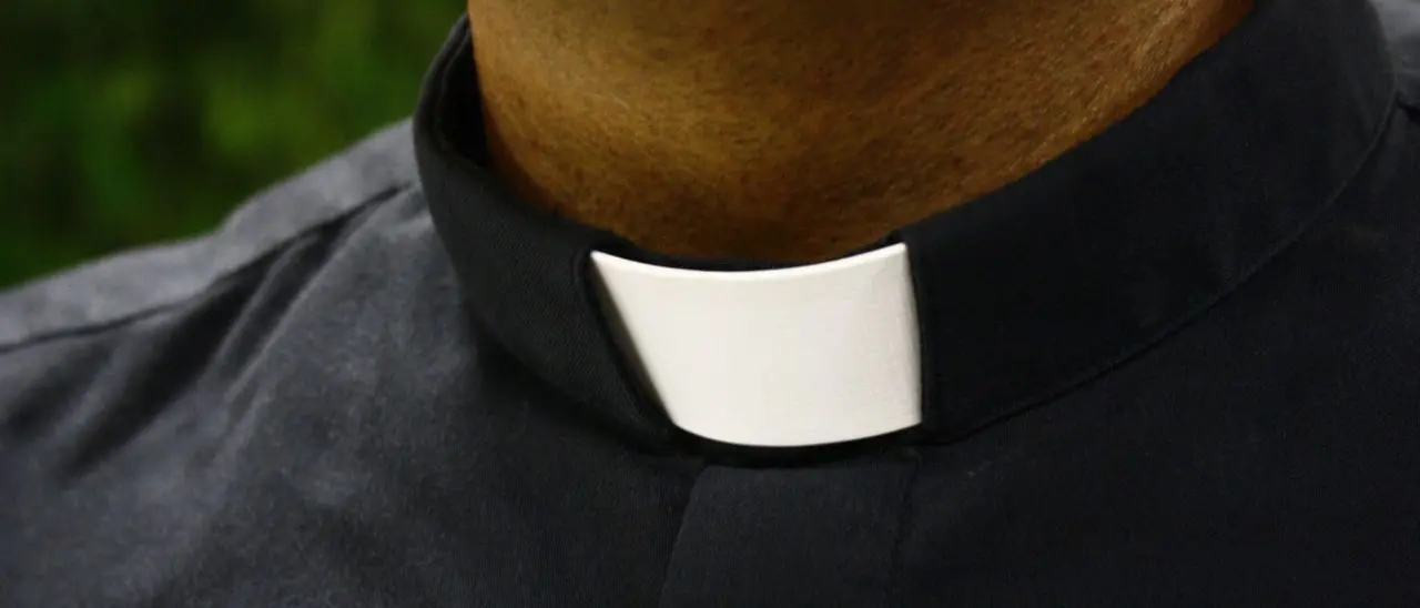 Sacerdote reggino arrestato per maltrattamenti, è ai domiciliari\n