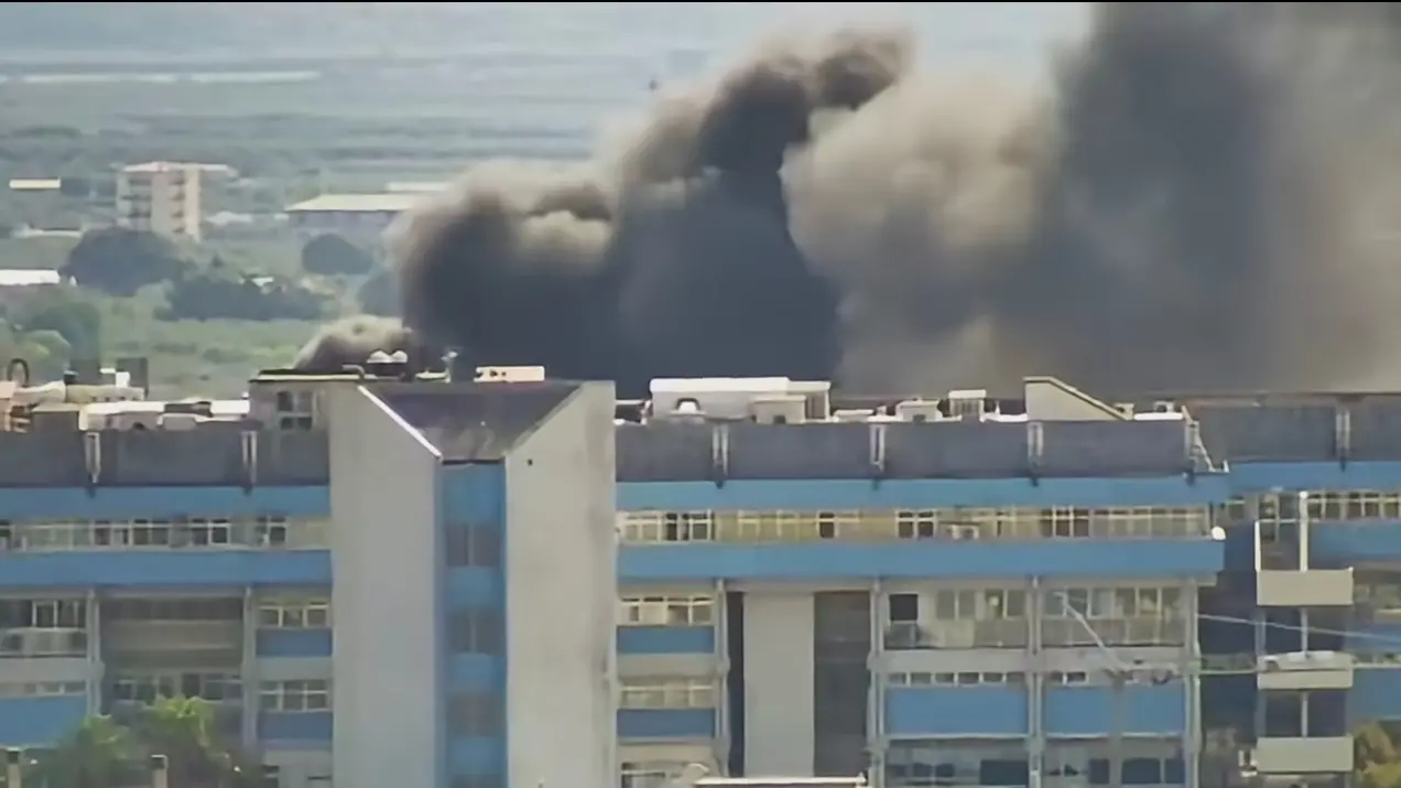 <p>Il fumo del rogo invade anche l'ospedale di Lamezia</p>\\n