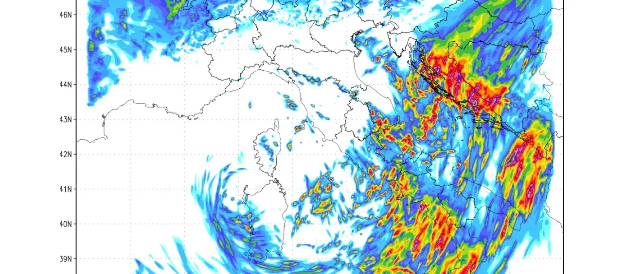 Meteo Cosenza, arrivano temporali e forti raffiche di vento. Domani il clou della perturbazione\n