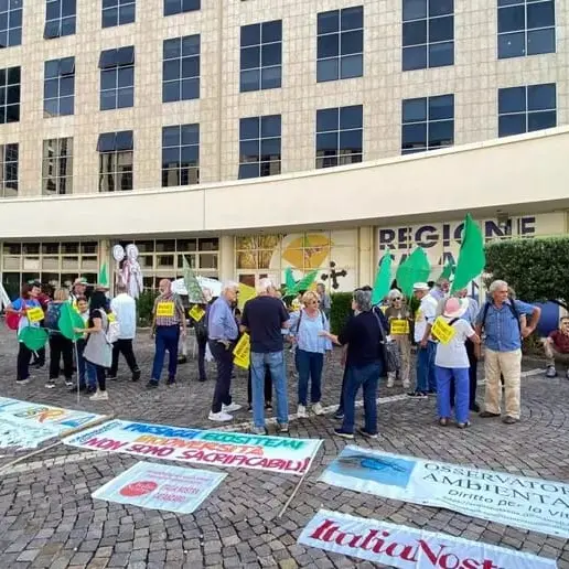 I sindaci vibonesi fanno pressing sulla Regione contro l'eolico: Mancuso apre al ricorso per fermare le pale sul cammino Kalabria Coast to Coast\n