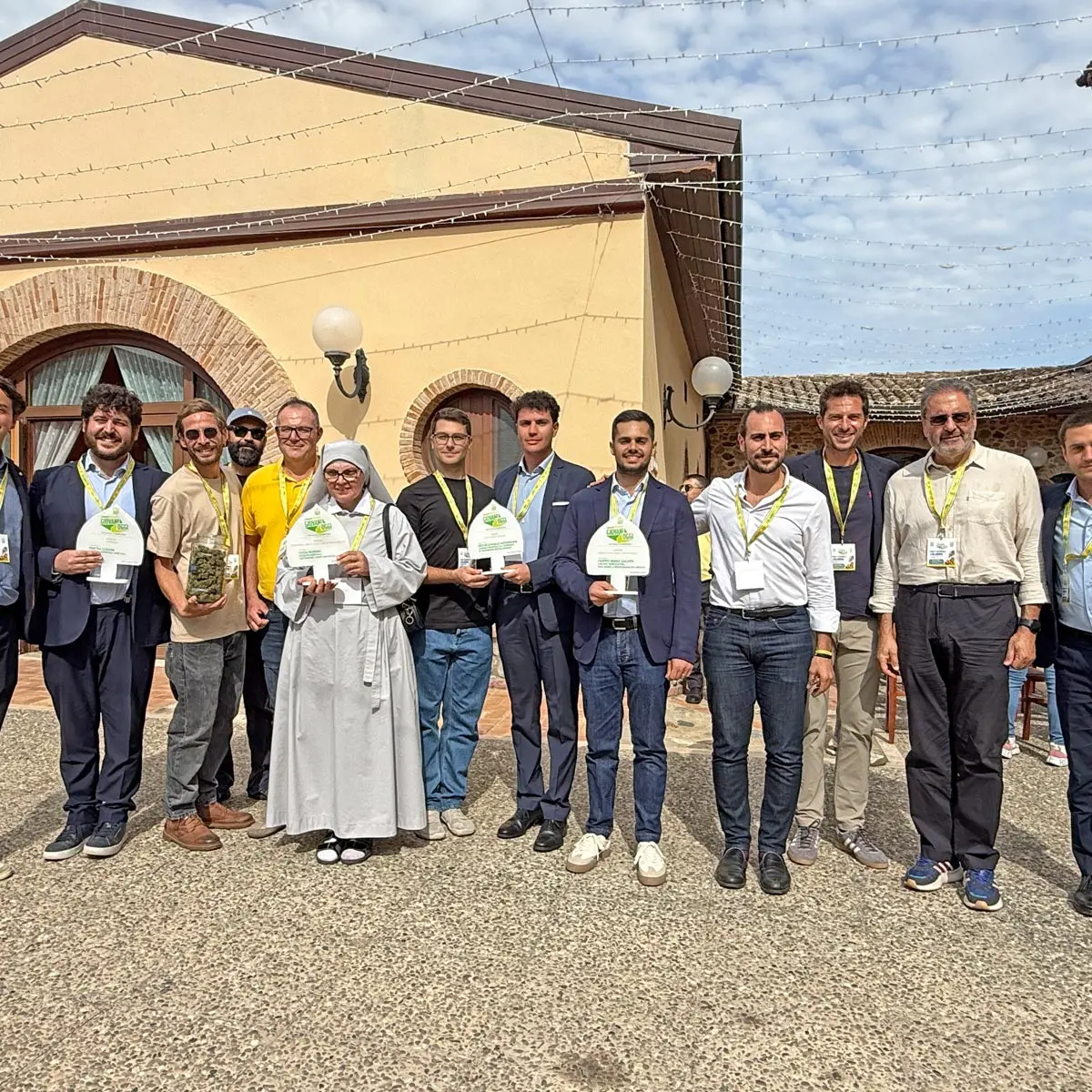 <p>Oscar Green 2026, in Calabria l’agricoltura del futuro: dal tonno riciclato ai robot per raccogliere le olive. Ecco i premi</p>