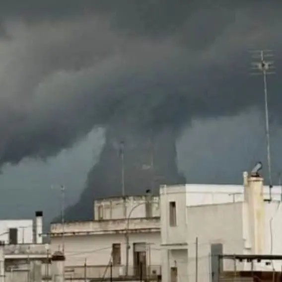 Tornado in Sicilia con danni e feriti, in Calabria cresce l’attenzione per l’allerta arancione: cosa può succedere