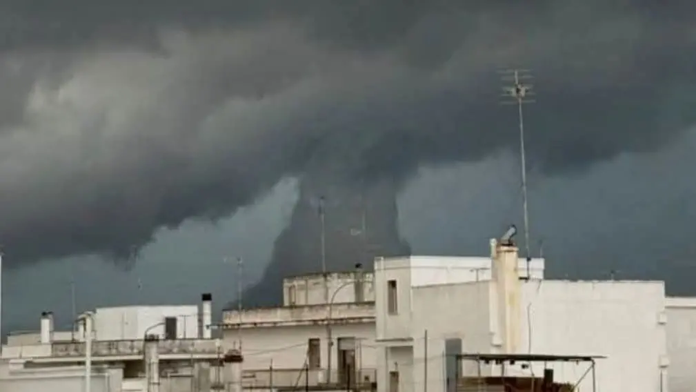 <p>Il tornado che ha colpito Marsala</p>\\n