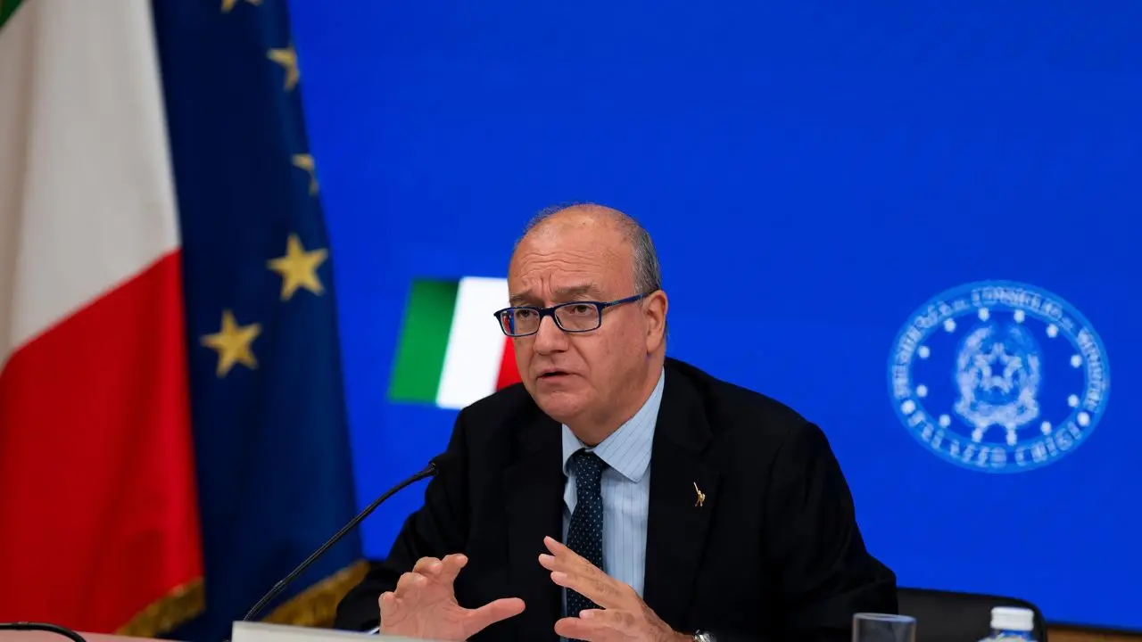 <p>Il ministro dell'Istruzione, Giuseppe Valditara</p>\\n