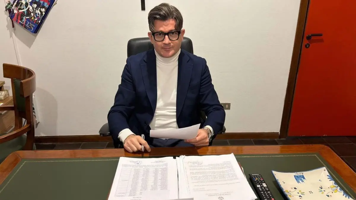 <p>Il sindaco Umberto Mazza</p>\\n