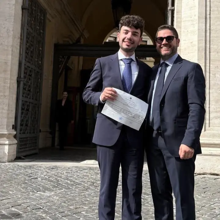 Saracena, Lorenzo Caffè supera il concorso in magistratura a 27 anni: gli auguri\n