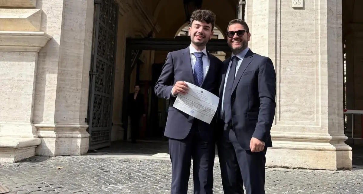 Saracena, Lorenzo Caffè supera il concorso in magistratura a 27 anni: gli auguri\n
