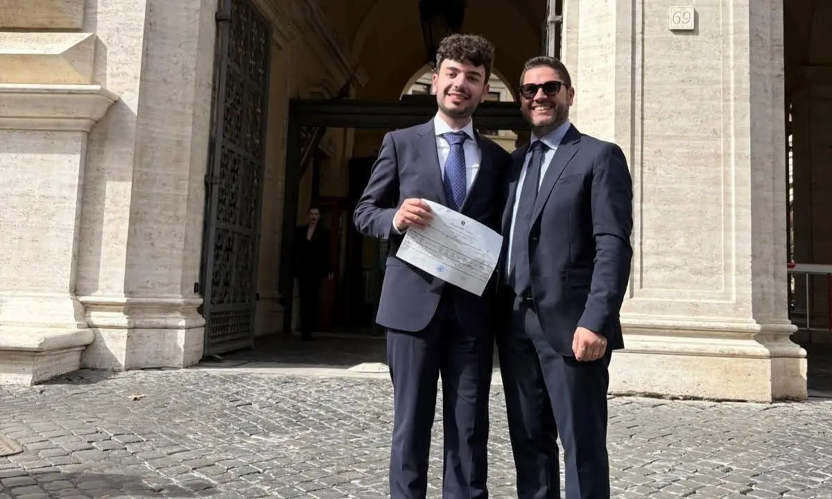 Saracena, Lorenzo Caffè supera il concorso in magistratura a 27 anni: gli auguri\n