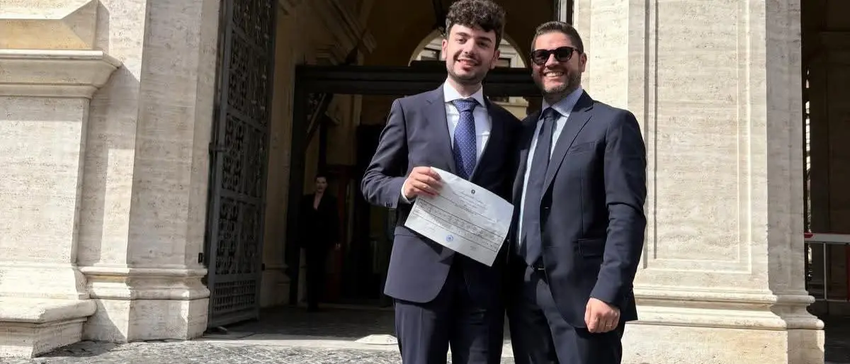 Saracena, Lorenzo Caffè supera il concorso in magistratura a 27 anni: gli auguri\n