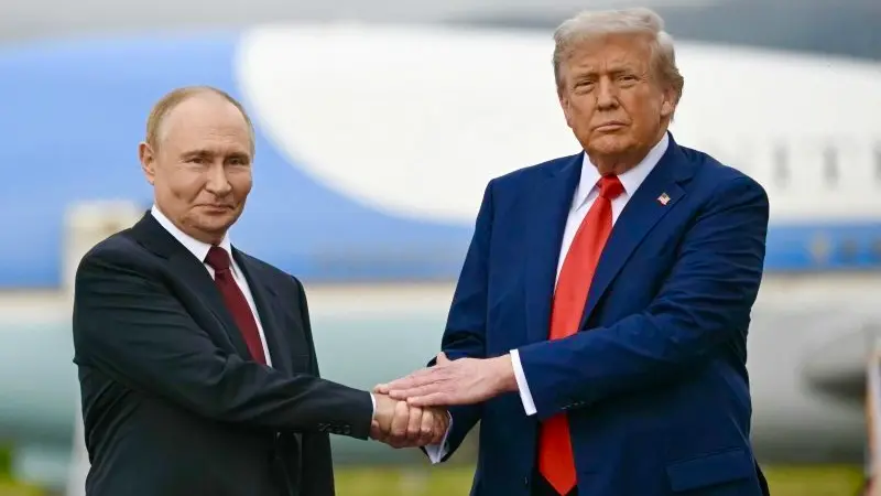 <p>Vladimir Putin e Donald Trump</p>\\n