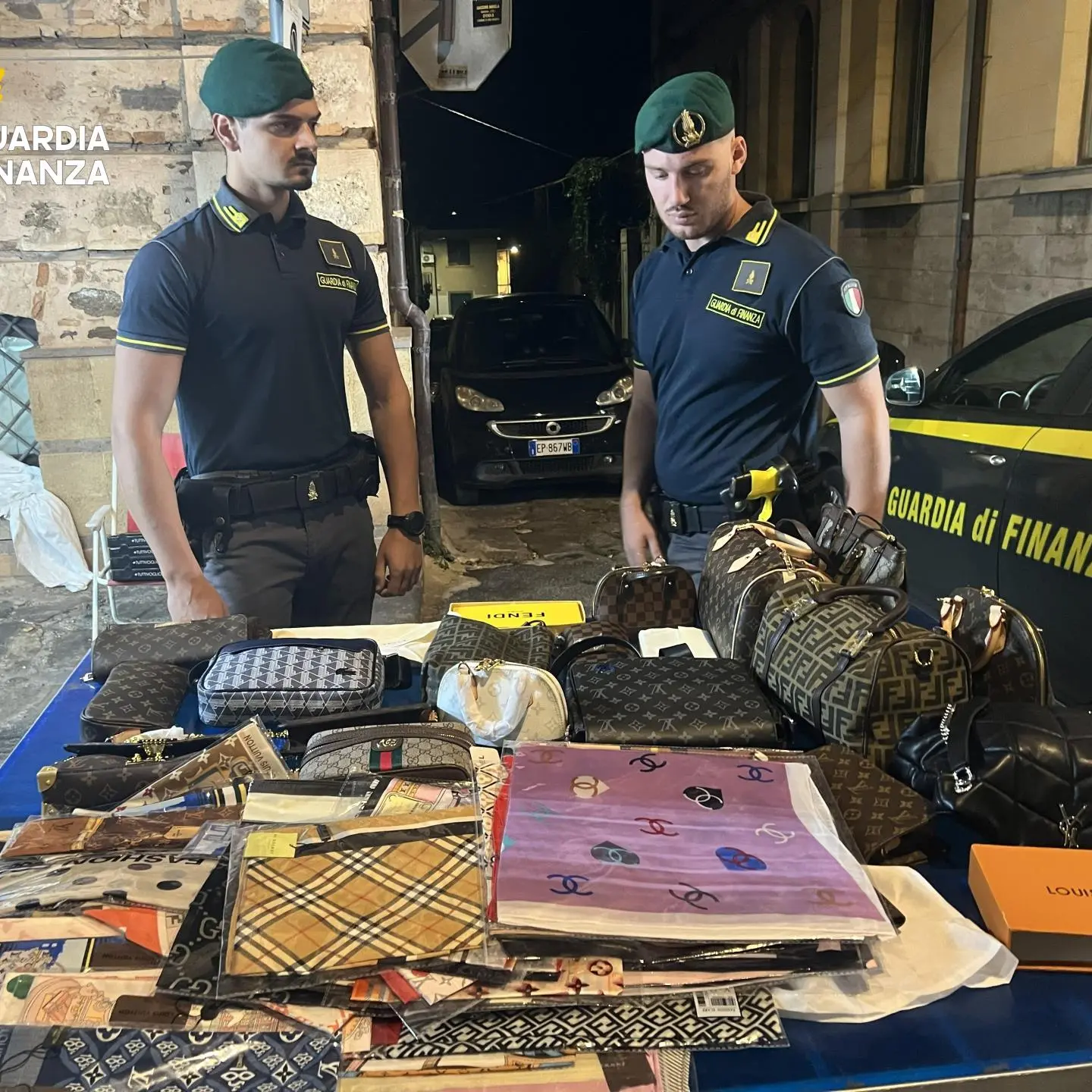 Sembra Louis Vuitton ma è taroccata:\u00A0sequestrate a Vibo 100 borse contraffatte durante la festa per la Madonna del Rosario\n