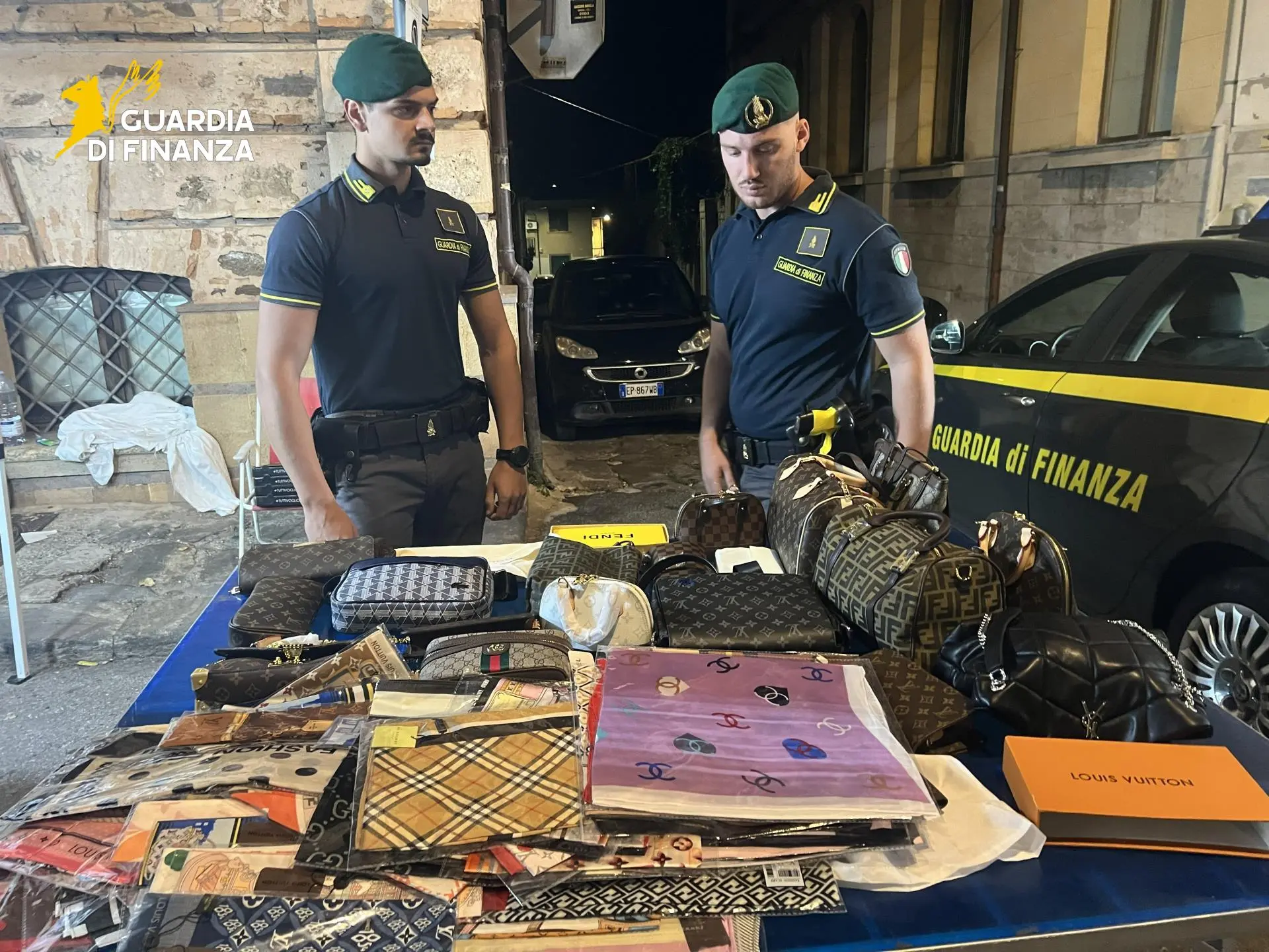 Sembra Louis Vuitton ma è taroccata:\u00A0sequestrate a Vibo 100 borse contraffatte durante la festa per la Madonna del Rosario\n