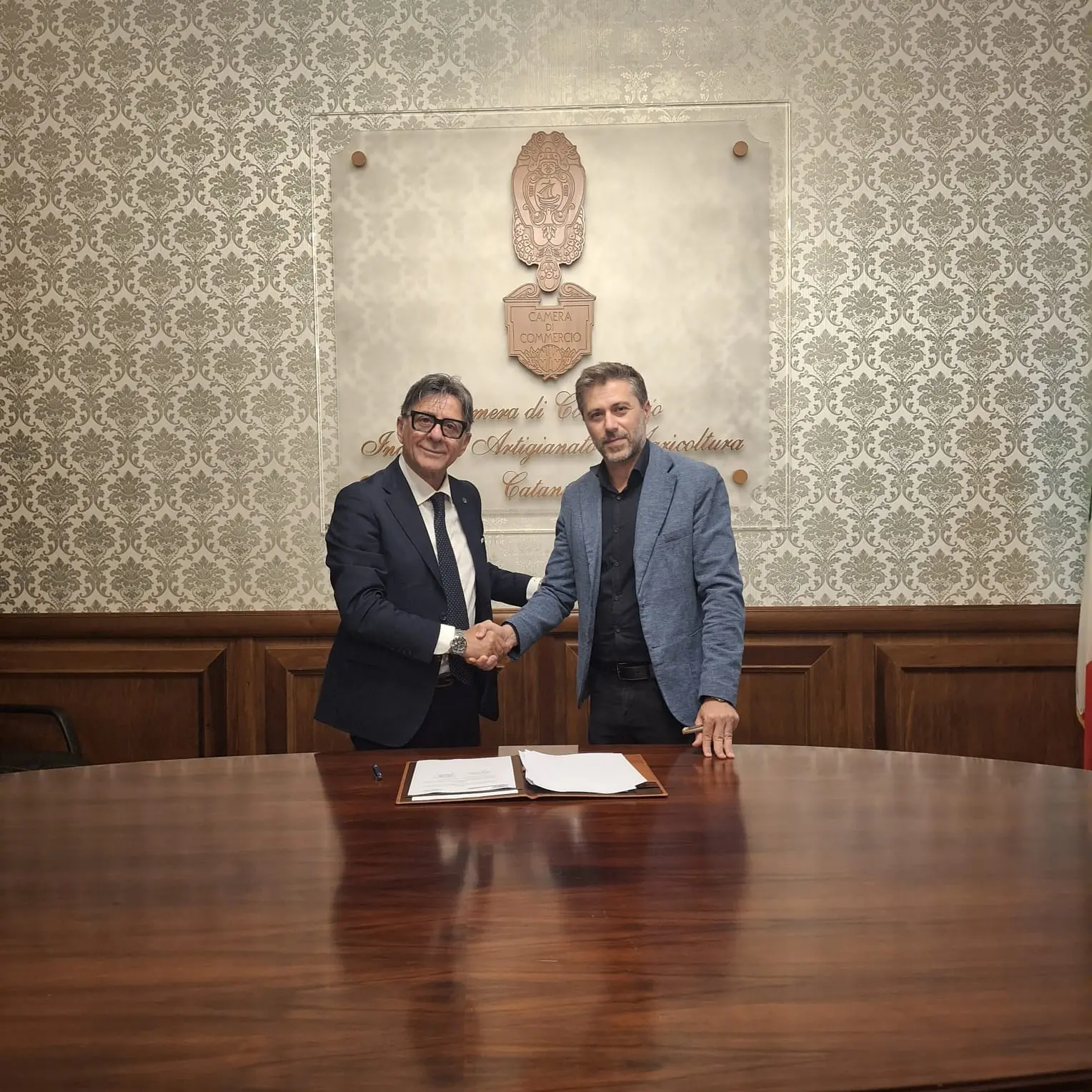 Nasce «ISOLA VENTIDUE»: accordo tra Amc\u00A0e Camera di Commercio per sostenere il commercio e la mobilità nel centro storico di Catanzaro\n