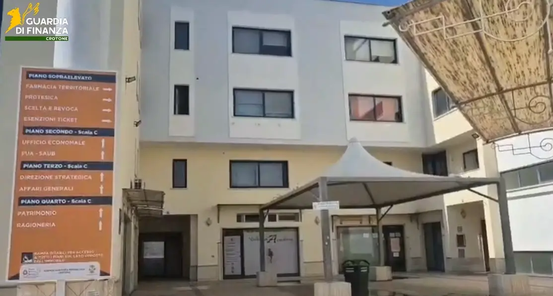 Inchiesta sulle mazzette per appalti sanitari da oltre 3 milioni tra Crotone e Lamezia: 13 indagati per corruzione