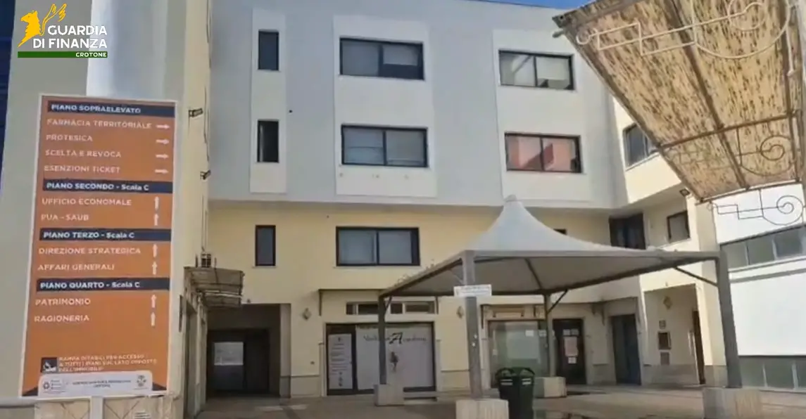Inchiesta sulle mazzette per appalti sanitari da oltre 3 milioni tra Crotone e Lamezia: 13 indagati per corruzione
