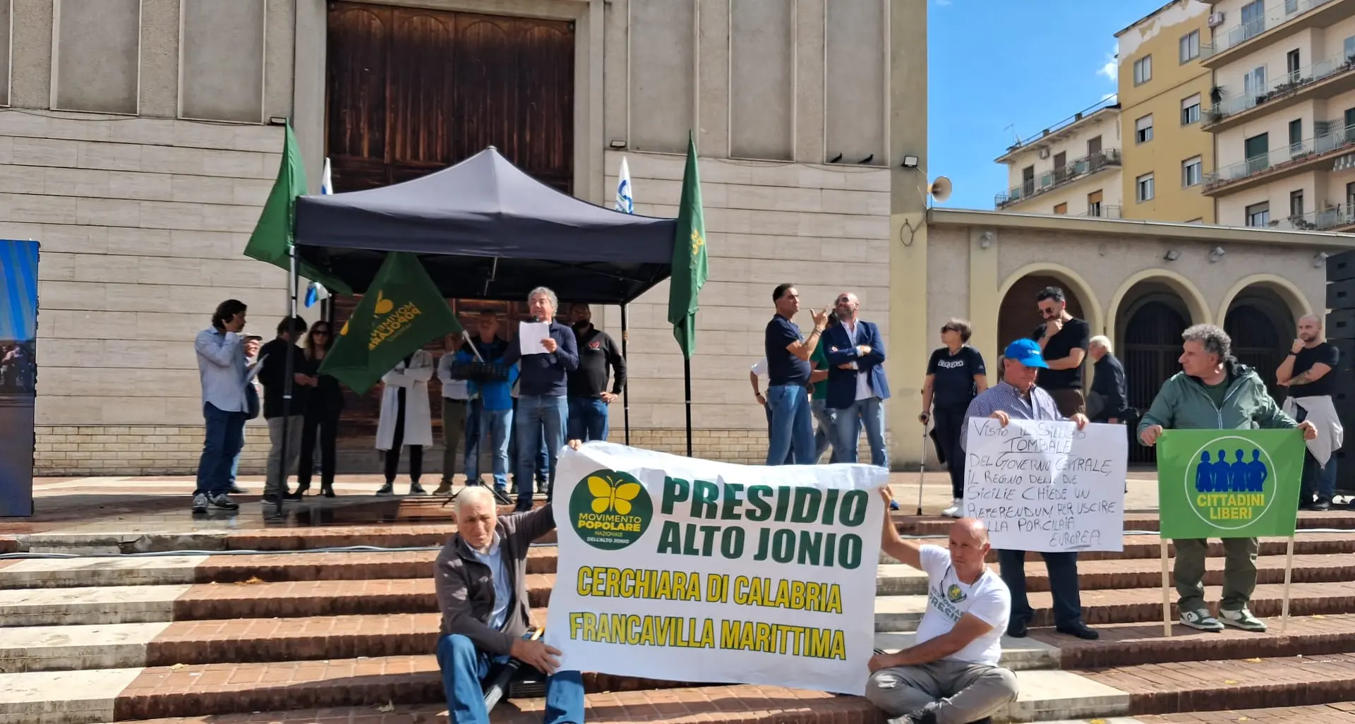 «Occhiuto e Gallo smettano di pensare ai reel»: a Cosenza la rabbia di agricoltori e cittadini contro il caro vita\n