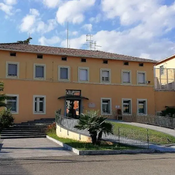 Operazione della polizia penitenziaria nel carcere di Cosenza: sequestrati telefoni e droga\n