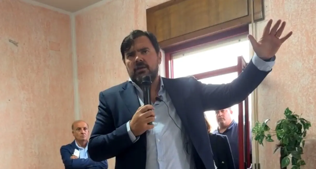 Statua dell’Angelo a San Giovanni in Fiore, l’opposizione accusa Barile: «Prevista una spesa di quasi 4.500 euro»\n