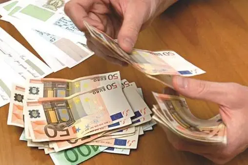 Sanità, la rete delle tangenti tra Crotone e Lamezia: appalti, protesi e cliniche private nel mirino della Procura\n