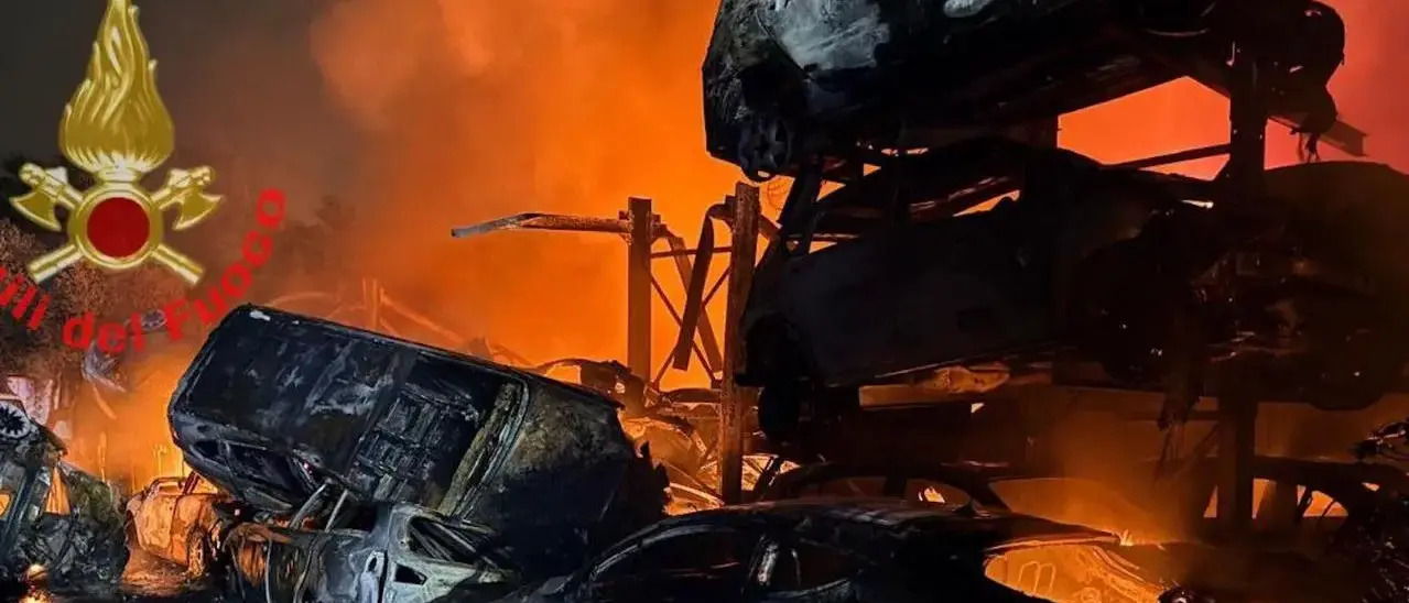Incendio doloso a Monza, due calabresi arrestati: «Ritorsione mafiosa» dietro il rogo dell'autodemolitore –\u00A0NOMI\n