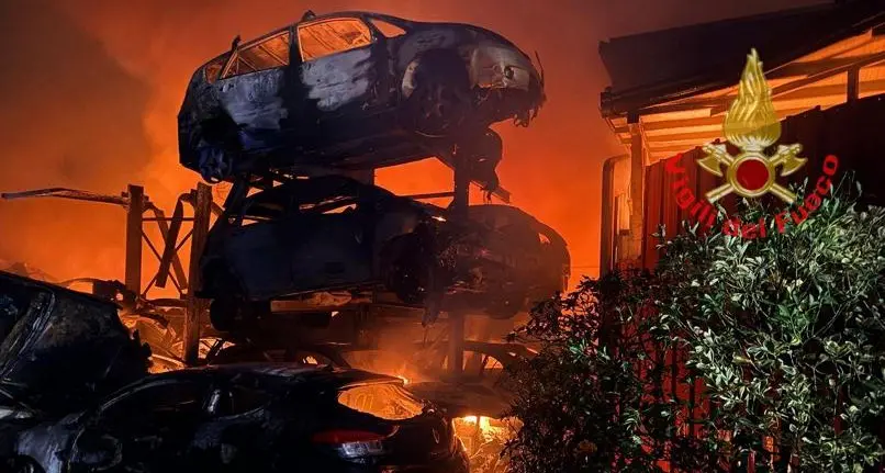 Due vibonesi arrestati per il maxi incendio di un autodemolitore a Monza: si ipotizza la vendetta mafiosa -\u00A0NOMI\n