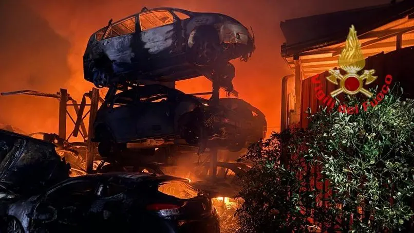 Due vibonesi arrestati per il maxi incendio di un autodemolitore a Monza: si ipotizza la vendetta mafiosa -\u00A0NOMI\n