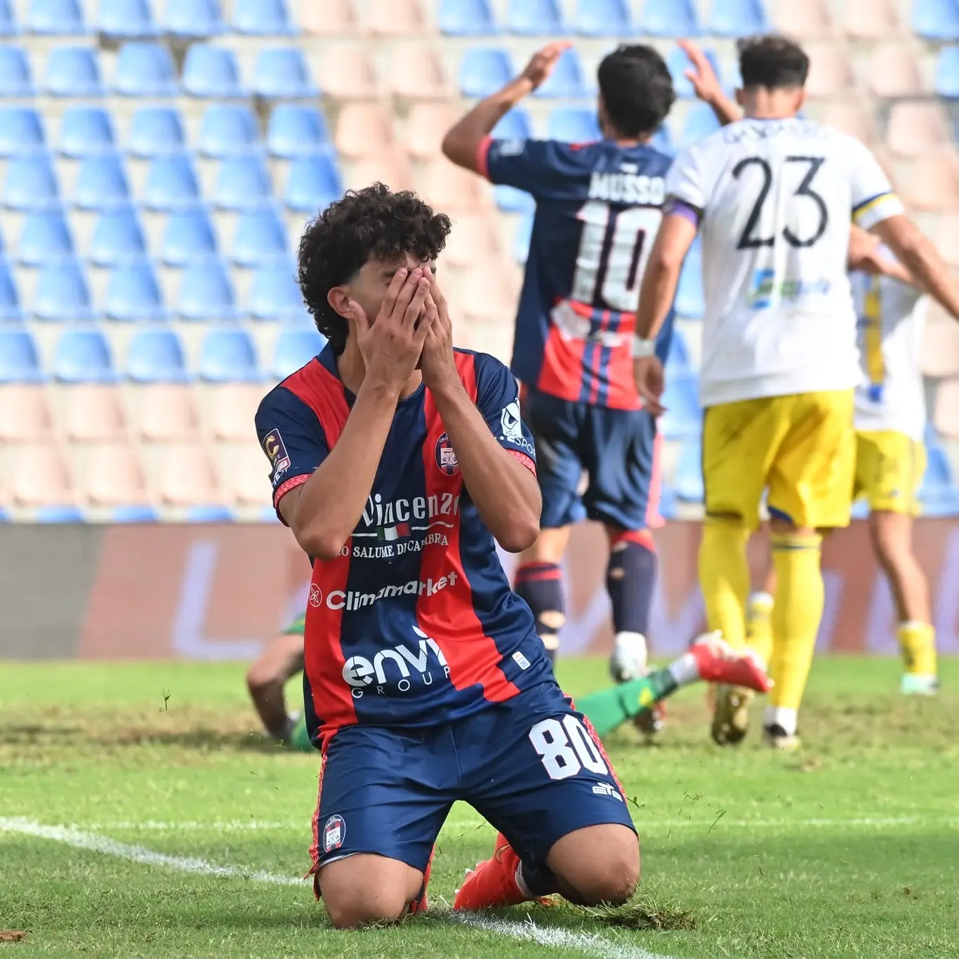 Crotone, altra beffa allo Scida: il Cerignola passa 3-2, gli squali restano a zero punti\n\n\n