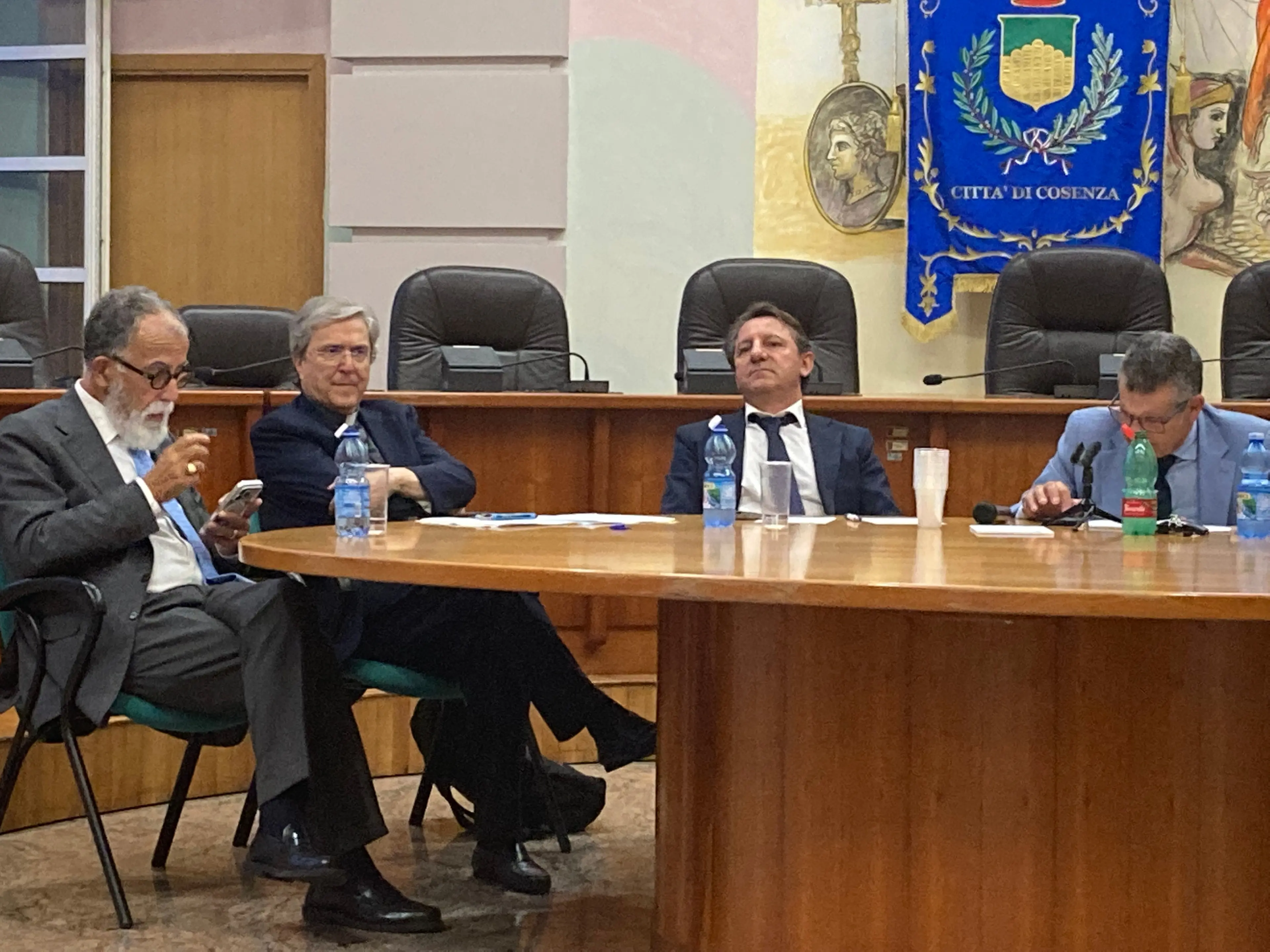 «Rimettere la pace al centro dell’agenda politica europea»: a Cosenza la firma di un documento rivolto all’UE\n