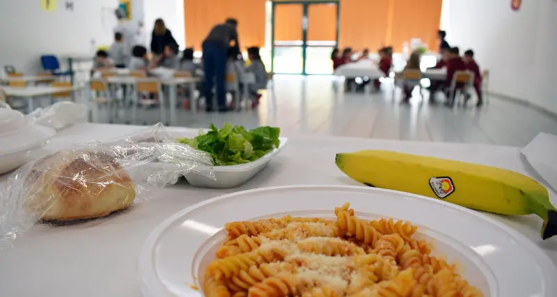 Mense scolastiche a Reggio, controlli a sorpresa e attesa per il menù dell’Asp. Iatì: «L’attenzione è alta»\n