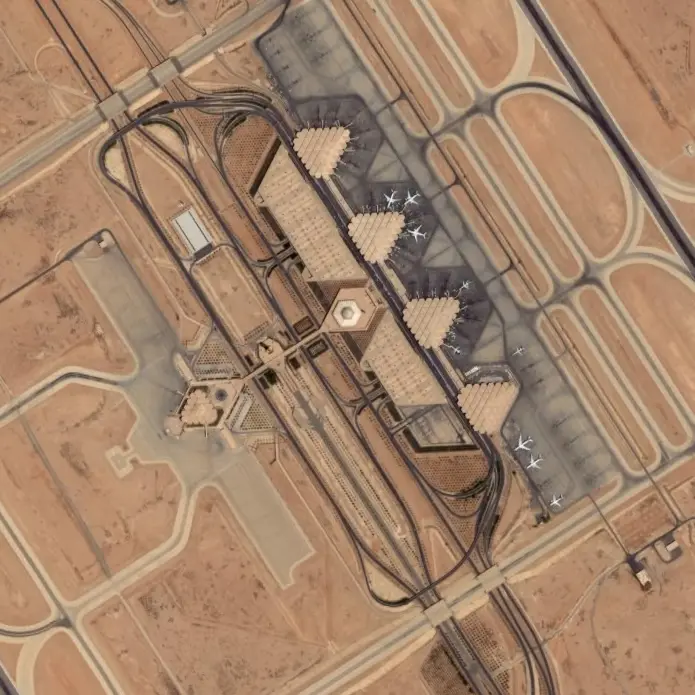Attacco Houthi all’aeroporto di Riad in Arabia Saudita: 12 morti e più di 300 feriti. Trump valuta un intervento\n