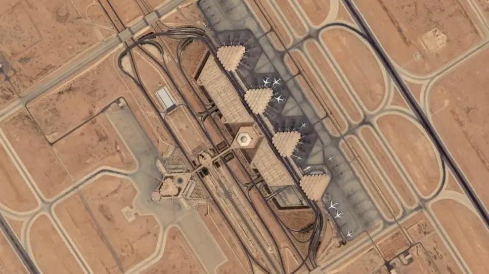 <p>L'aeroporto di Riad visto dal satellite</p>\\n