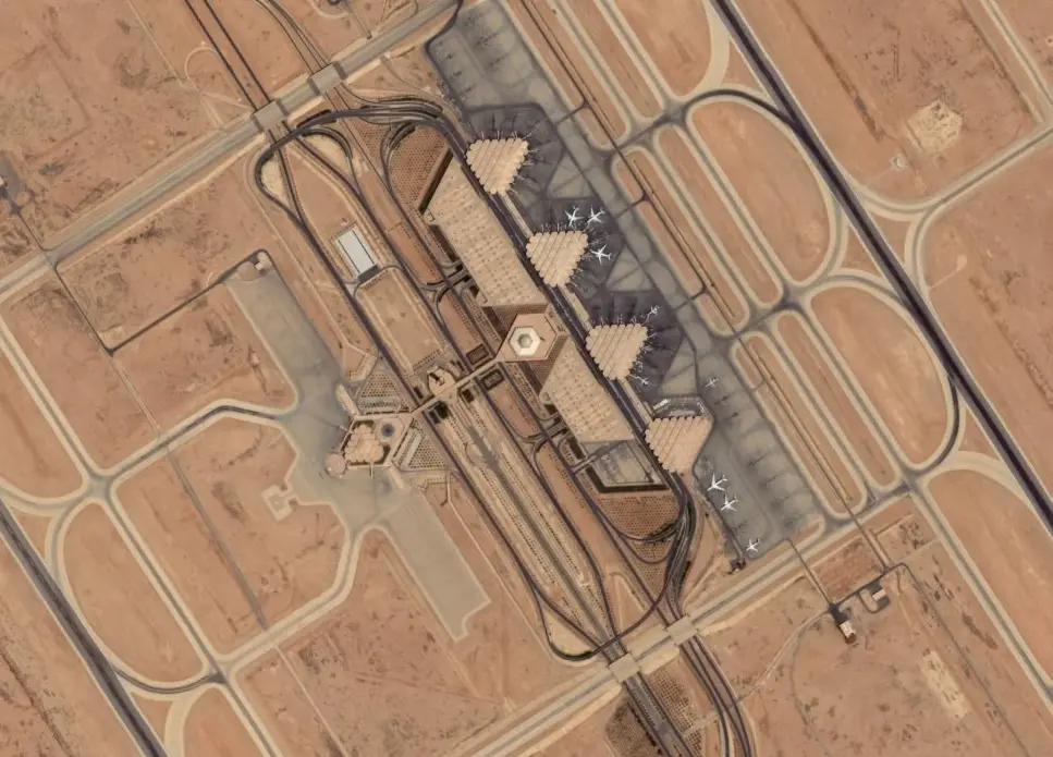 Attacco Houthi all’aeroporto di Riad in Arabia Saudita: 12 morti e più di 300 feriti. Trump valuta un intervento\n