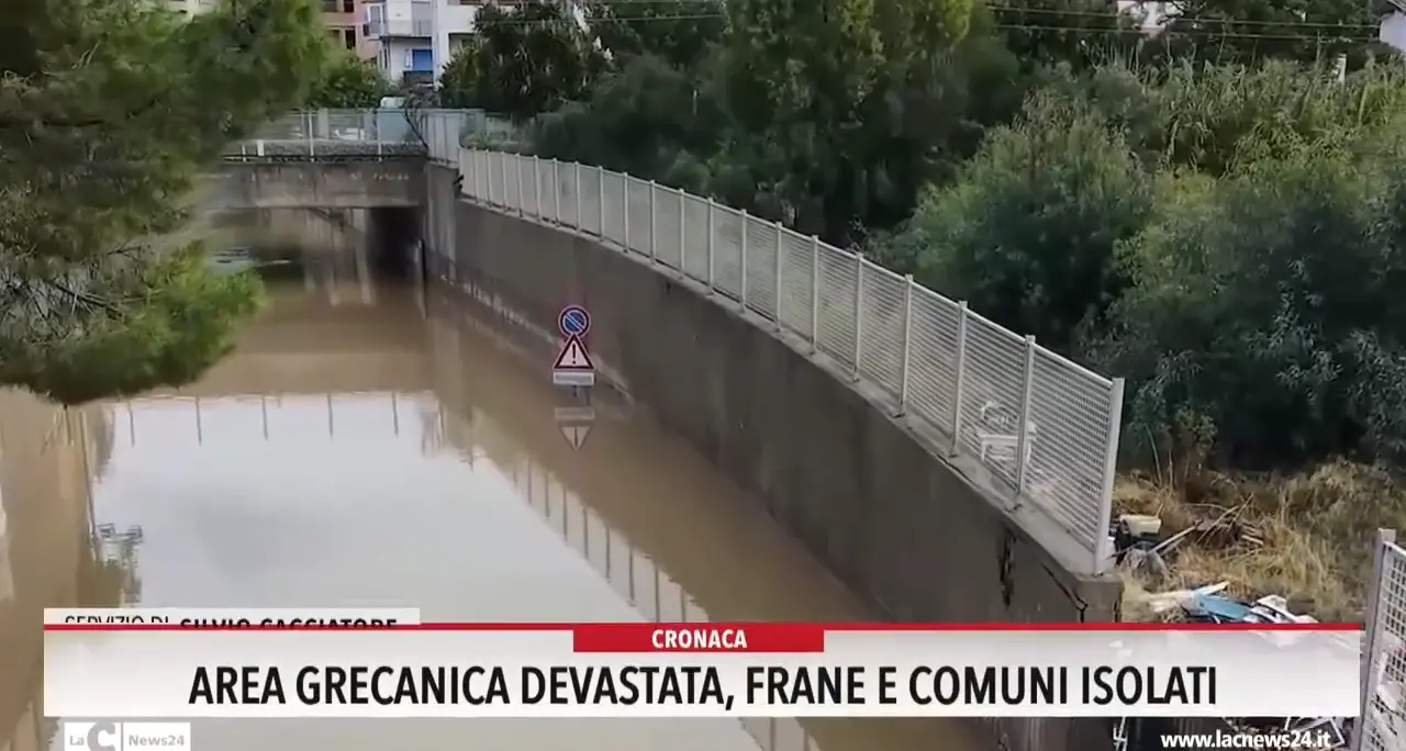 Area grecanica devastata, frane e comuni isolati