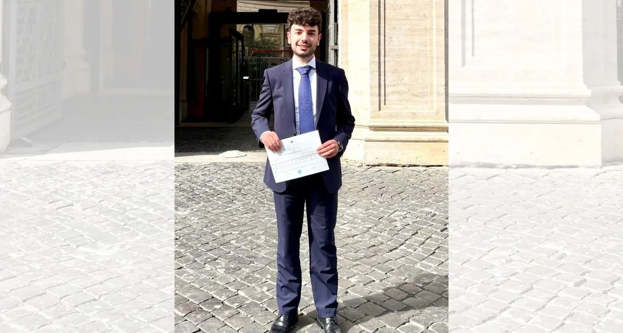 A 27 anni supera il concorso in magistratura: Saracena festeggia il traguardo di Lorenzo Caffè\n