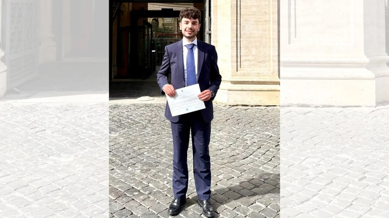 A 27 anni supera il concorso in magistratura: Saracena festeggia il traguardo di Lorenzo Caffè\n