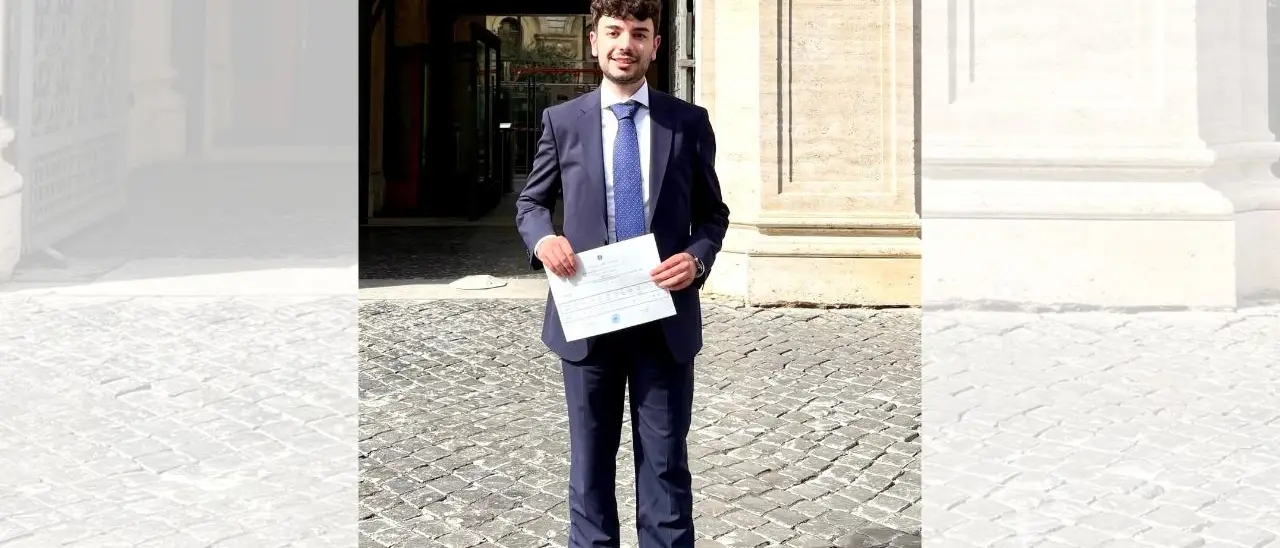 A 27 anni supera il concorso in magistratura: Saracena festeggia il traguardo di Lorenzo Caffè\n