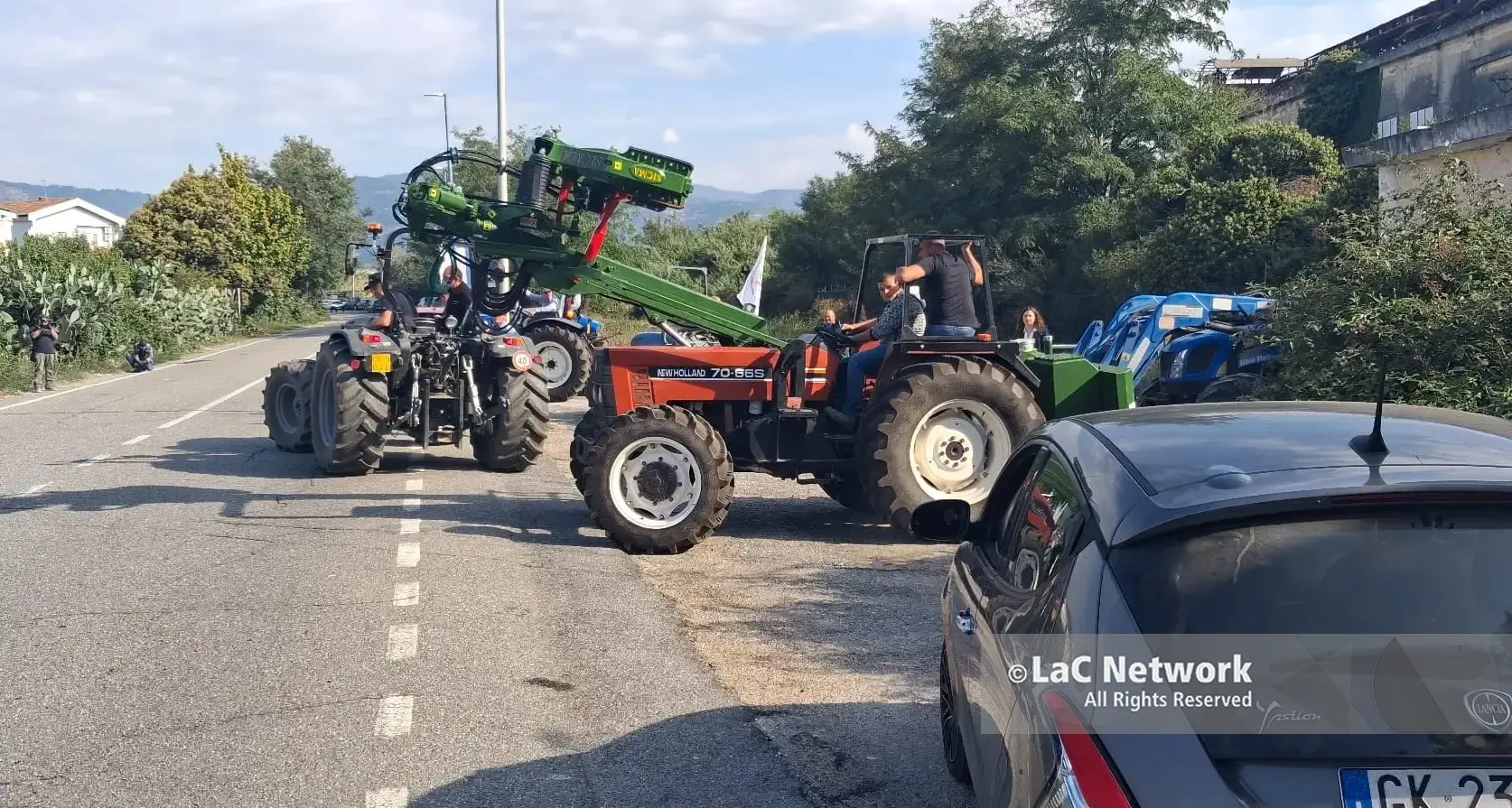 «La Calabria non molla», parte un’altra settimana di proteste: agricoltori e\u00A0trasportatori in piazza contro il caro carburanti\n