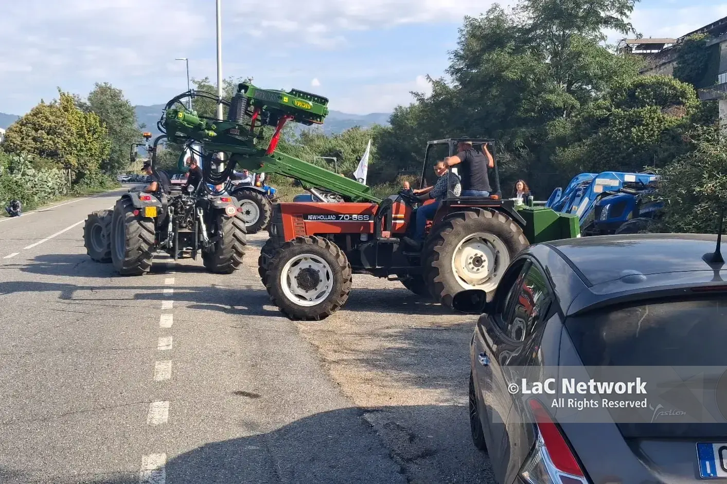 <p>«La Calabria non molla», parte un’altra settimana di proteste: agricoltori e trasportatori in piazza contro il caro carburanti</p>