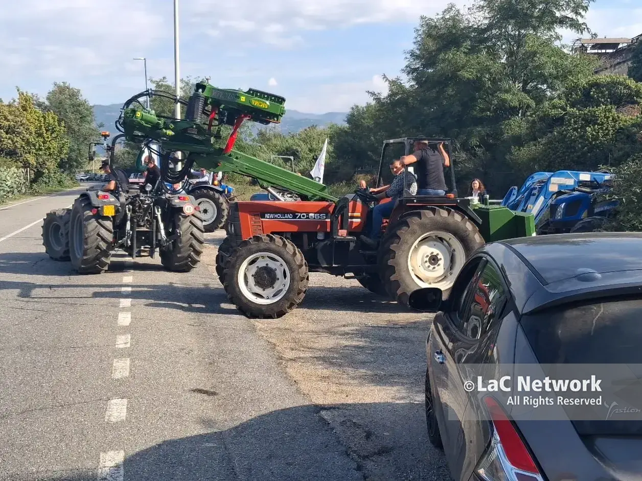 «La Calabria non molla», parte un’altra settimana di proteste: agricoltori e trasportatori in piazza contro il caro carburanti