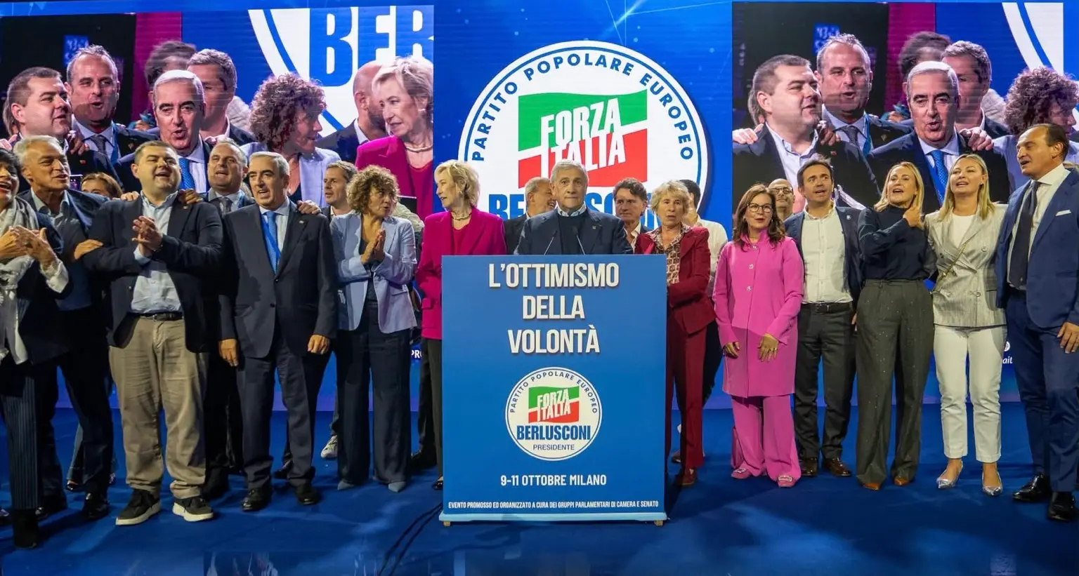 Forza Italia, Tajani apre ai riformisti e blinda la guida: la convention di Milano riaccende il confronto interno\n